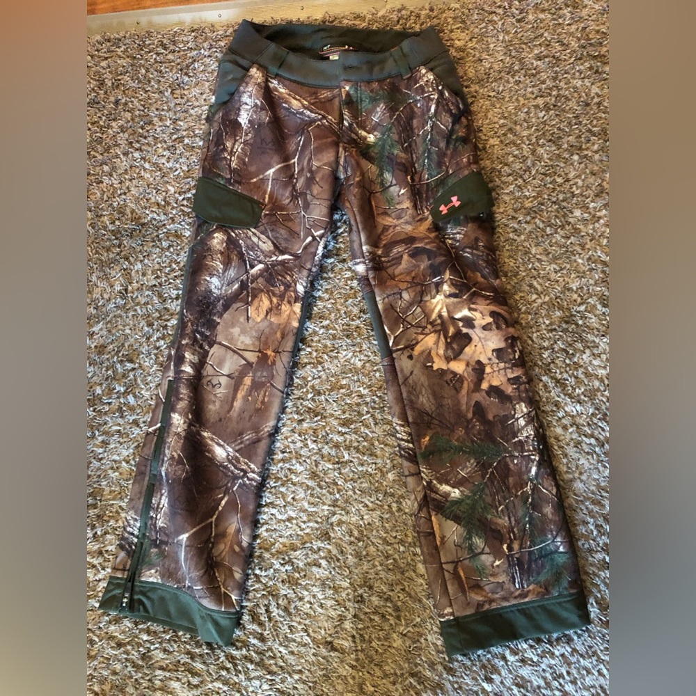 Size Small Women’s Under Amour Hunting Pant